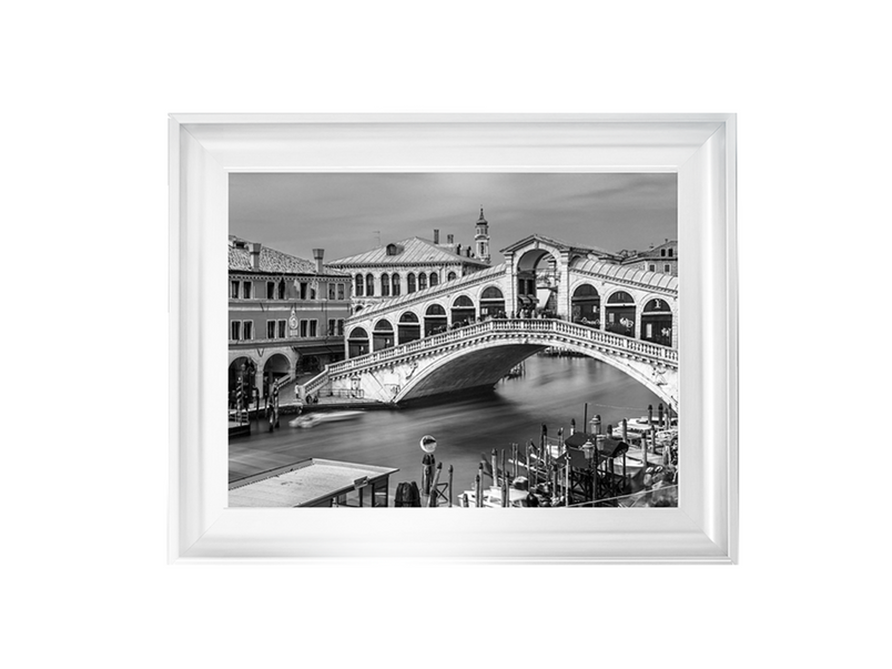 Famous Rialto bridge, Venice (Black & White)