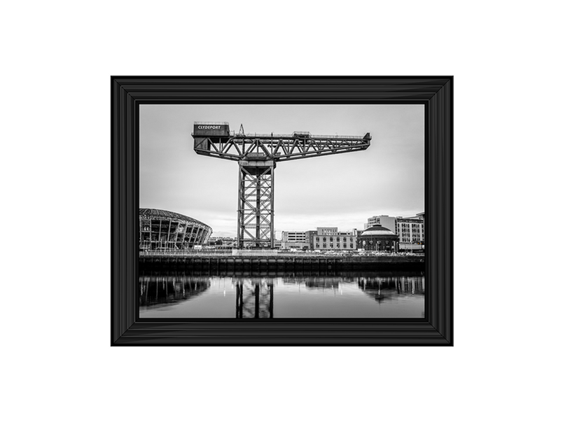 Finnieston crane on River Clyde (Black and White)