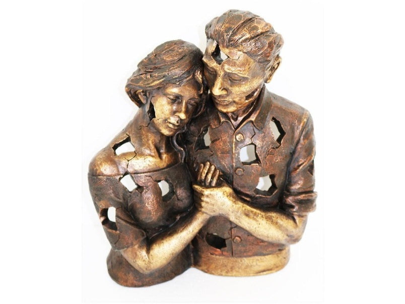 16" Couple Hugging