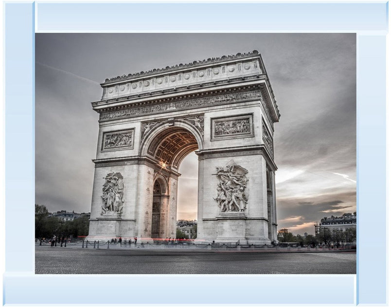 Arc de Triumph Outside