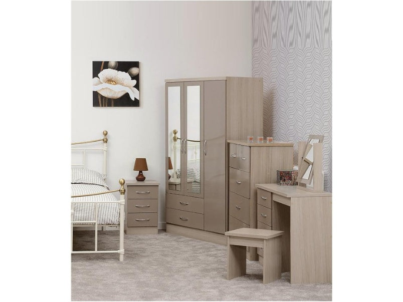 Nevada 3 Drawer Bedside in Oyster Gloss Light Oak Effect Veneer